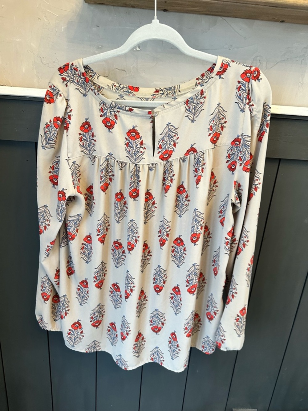 LOFT Ivory Gray Long-Sleeve Floral Peasant Blouse with Red Print sz L - Picture 2 of 13